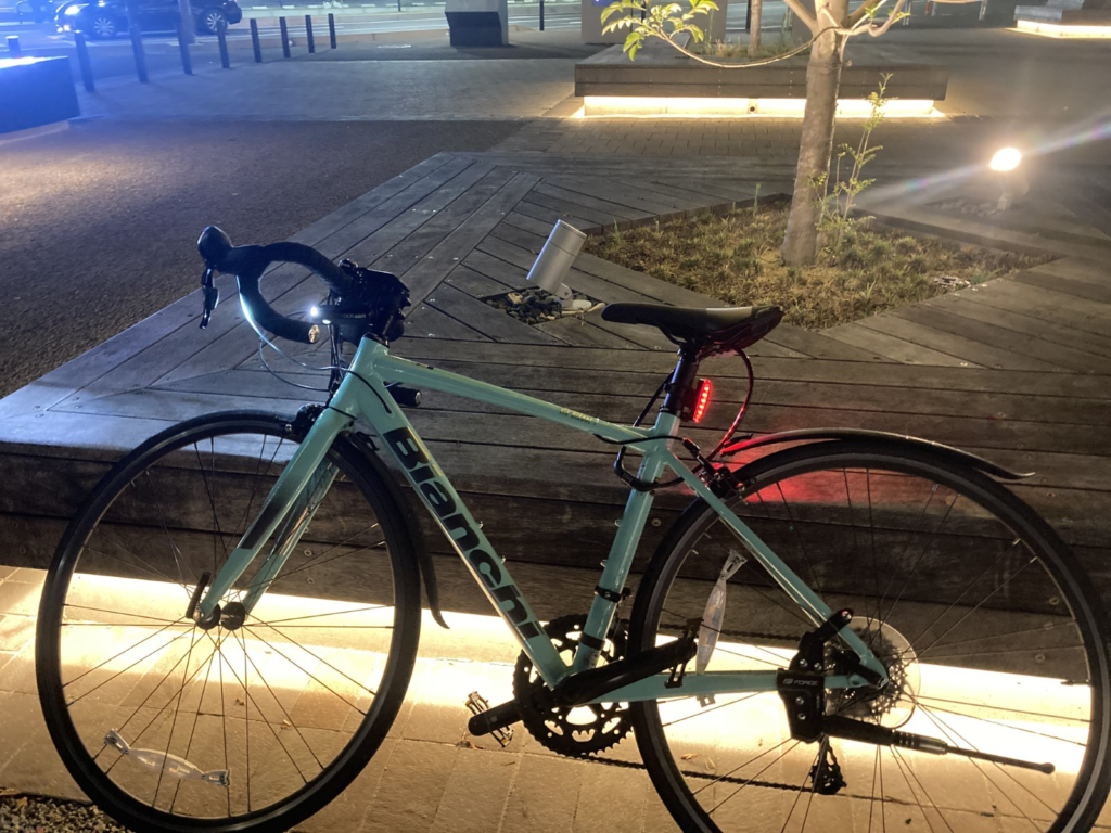 ナイトライド中に撮影した愛車「BianchiViaNIRONE7(ロードバイク)」